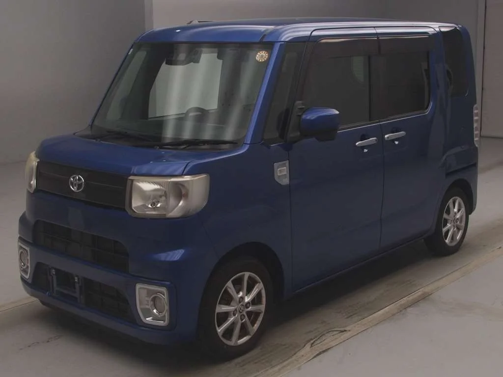 Toyota Pixis Mega LA700A 2019